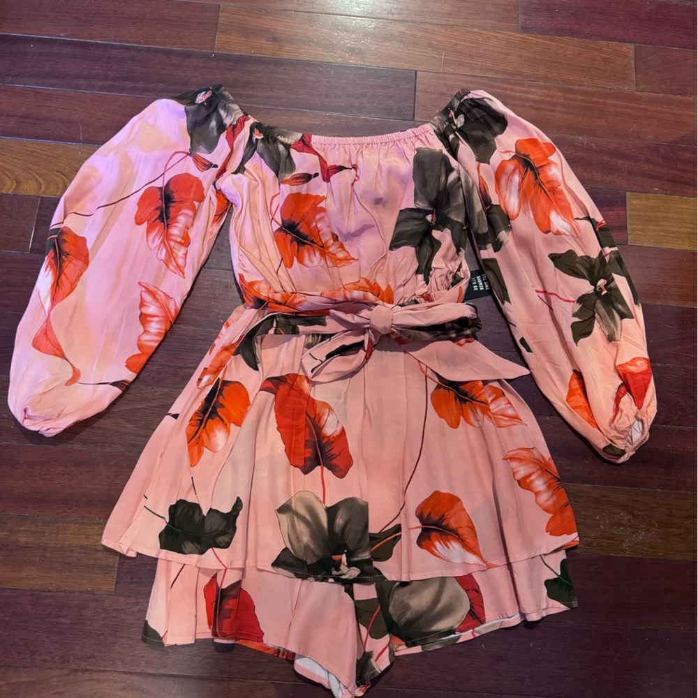 🌸 EXPRESS 🌸 NWT Off the shoulder romper